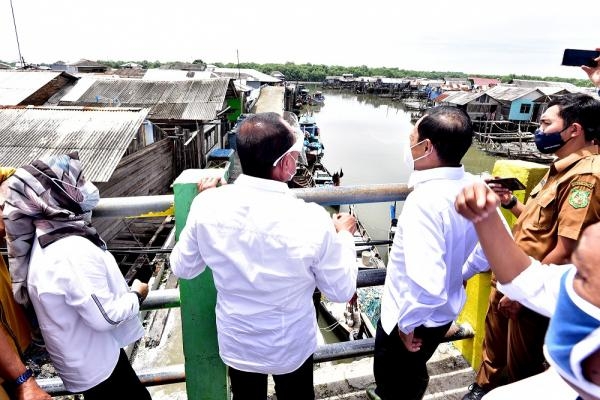 Gubernur Kunjungi Daerah Banjir Rob Belawan, Pemko Medan dan Pelindo I Diminta Bersinergi Tata Pemukiman Warga